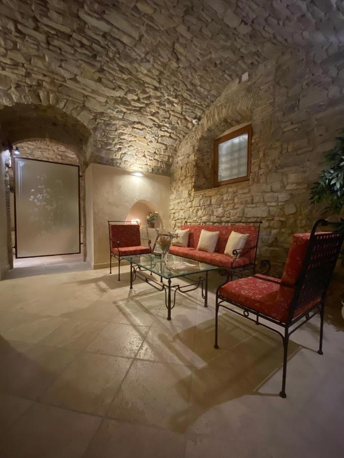 Hotel Palazzo Squarcialupi คาสเตลลินาอินเคียนติ ภายนอก รูปภาพ