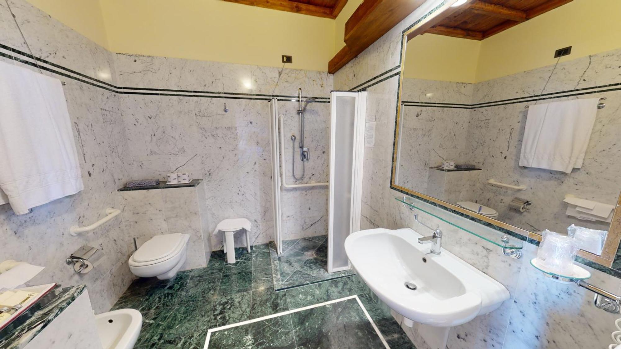 Hotel Palazzo Squarcialupi คาสเตลลินาอินเคียนติ ภายนอก รูปภาพ