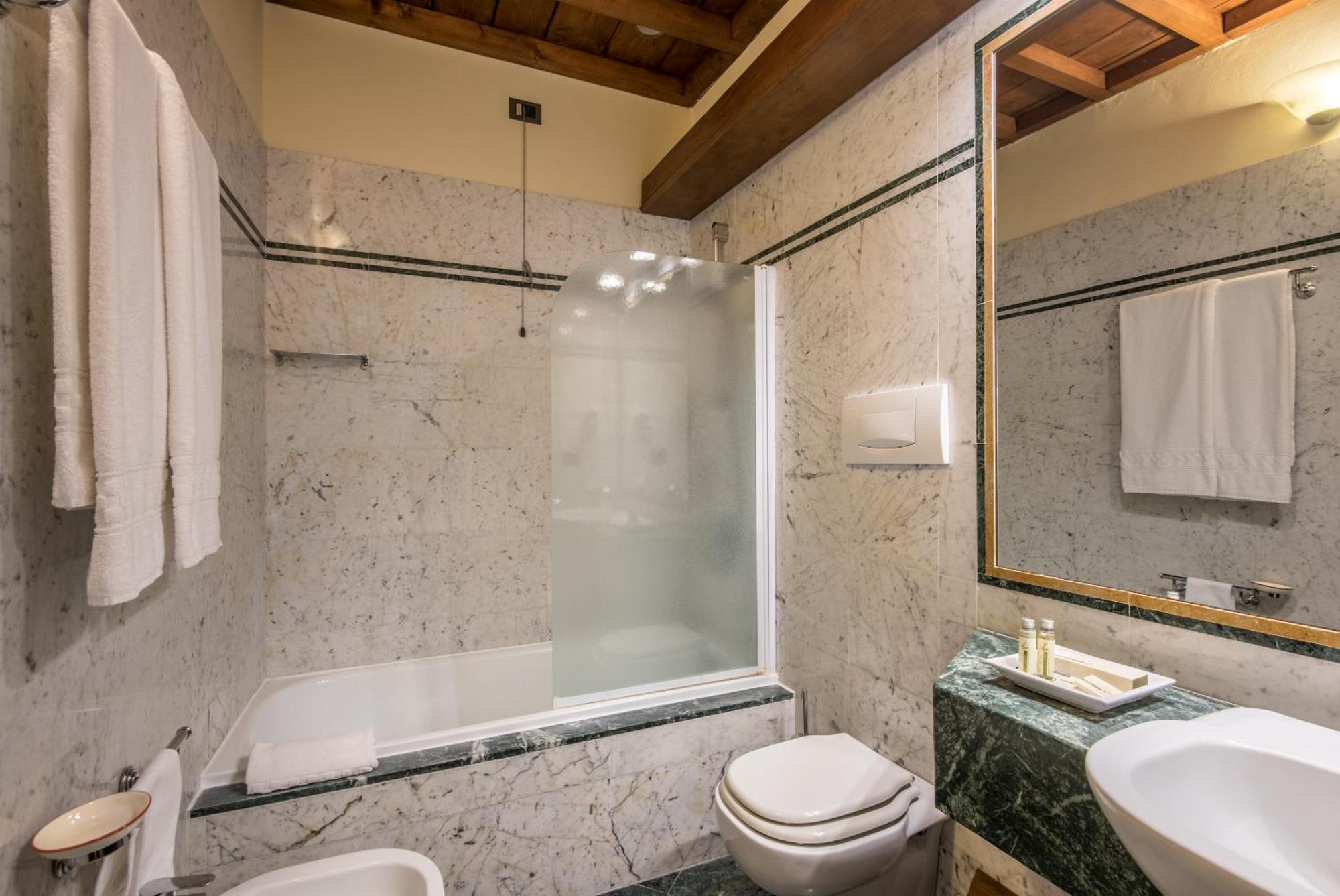 Hotel Palazzo Squarcialupi คาสเตลลินาอินเคียนติ ภายนอก รูปภาพ
