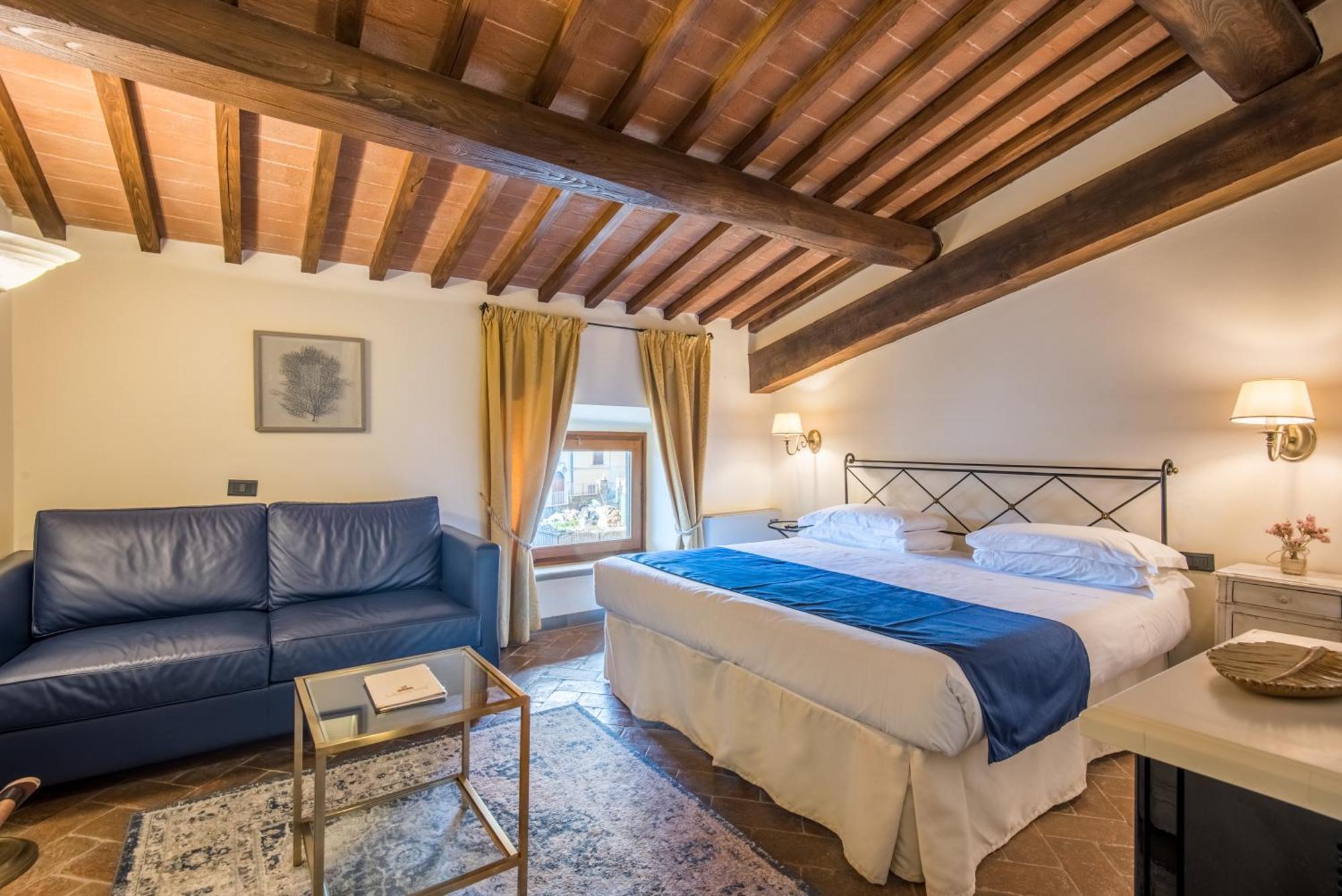 Hotel Palazzo Squarcialupi คาสเตลลินาอินเคียนติ ภายนอก รูปภาพ