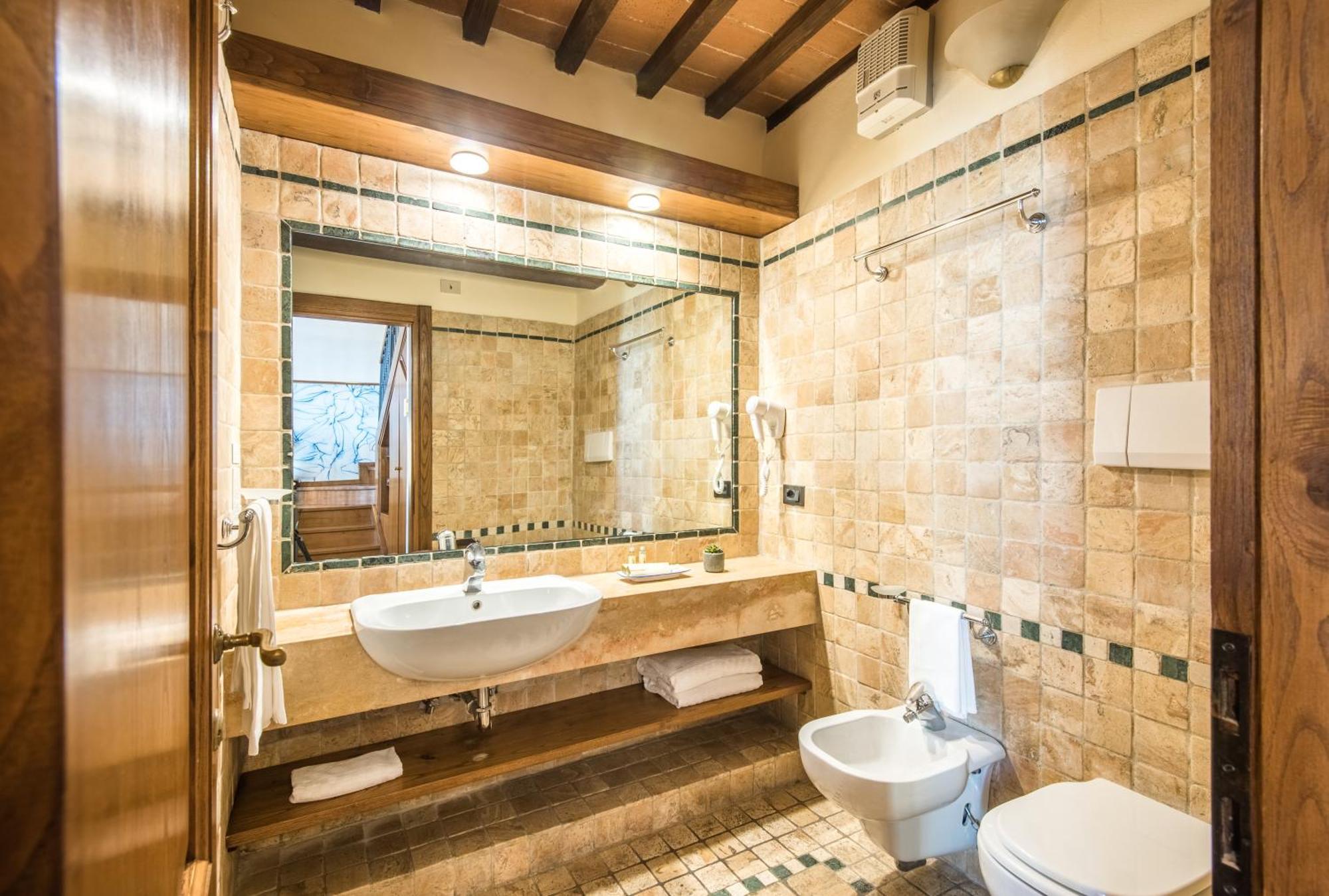 Hotel Palazzo Squarcialupi คาสเตลลินาอินเคียนติ ภายนอก รูปภาพ
